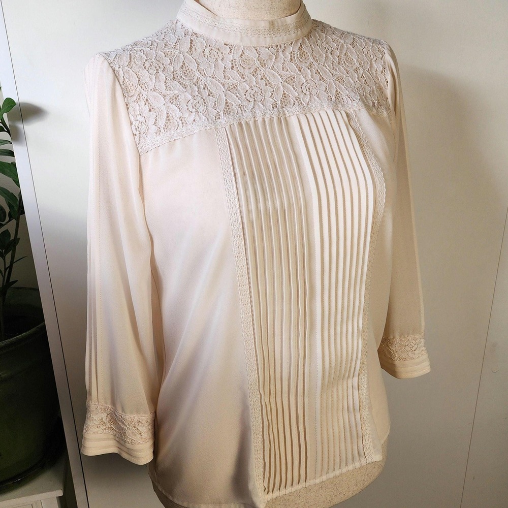 Vintage 80s Off White Lace Pleated Blouse Mock Neck Gold Button Top Medium